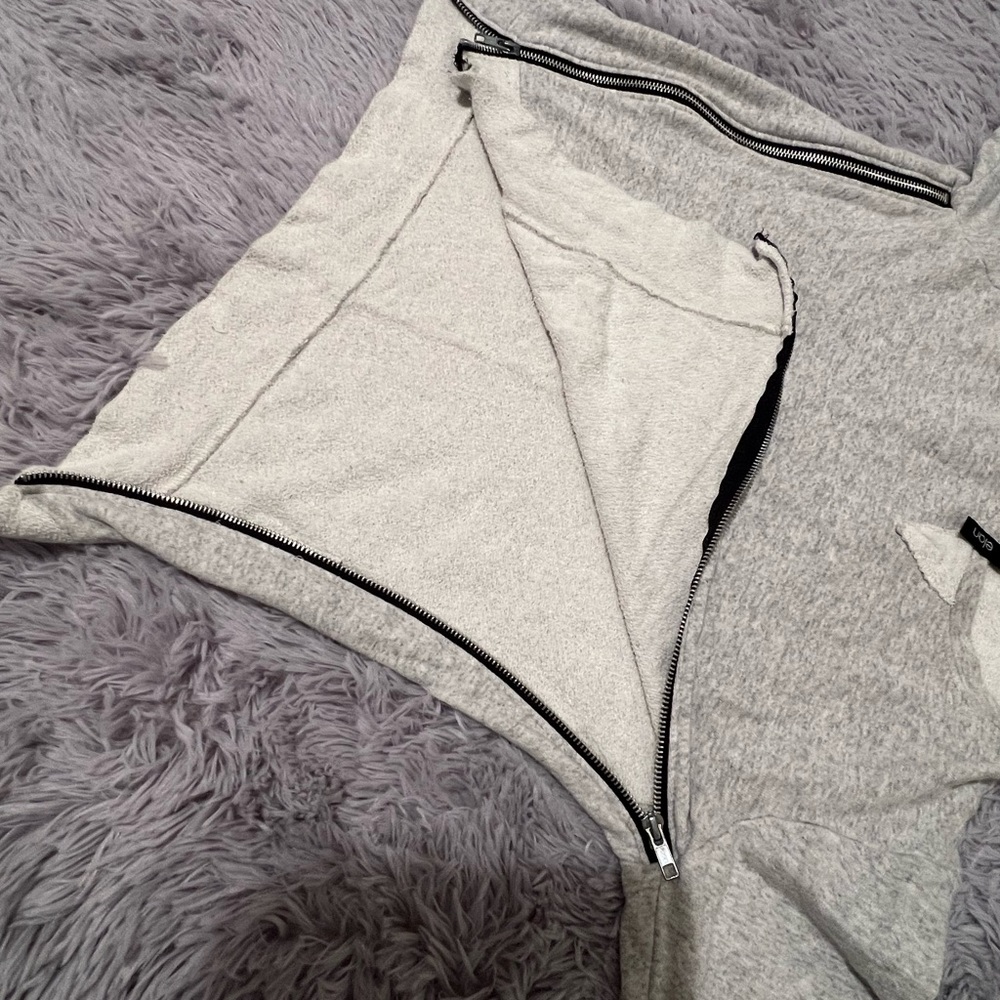 Nice, comfy sweater also stretches